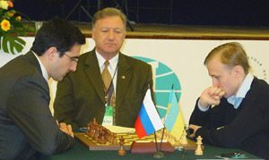 Ponomariov-Kramnik, Russia vs The World 2002 (Thanks to Dagobert Kohlmeyer)