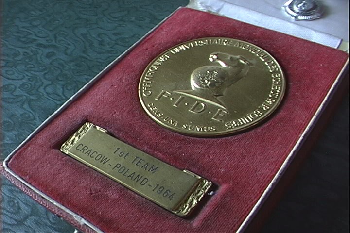 Golden medal /collection of Roman Pelts, see http://www3.sympatico.ca/chessacademycanada/